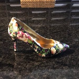 143 Girl - Floral Pumps - Size 6